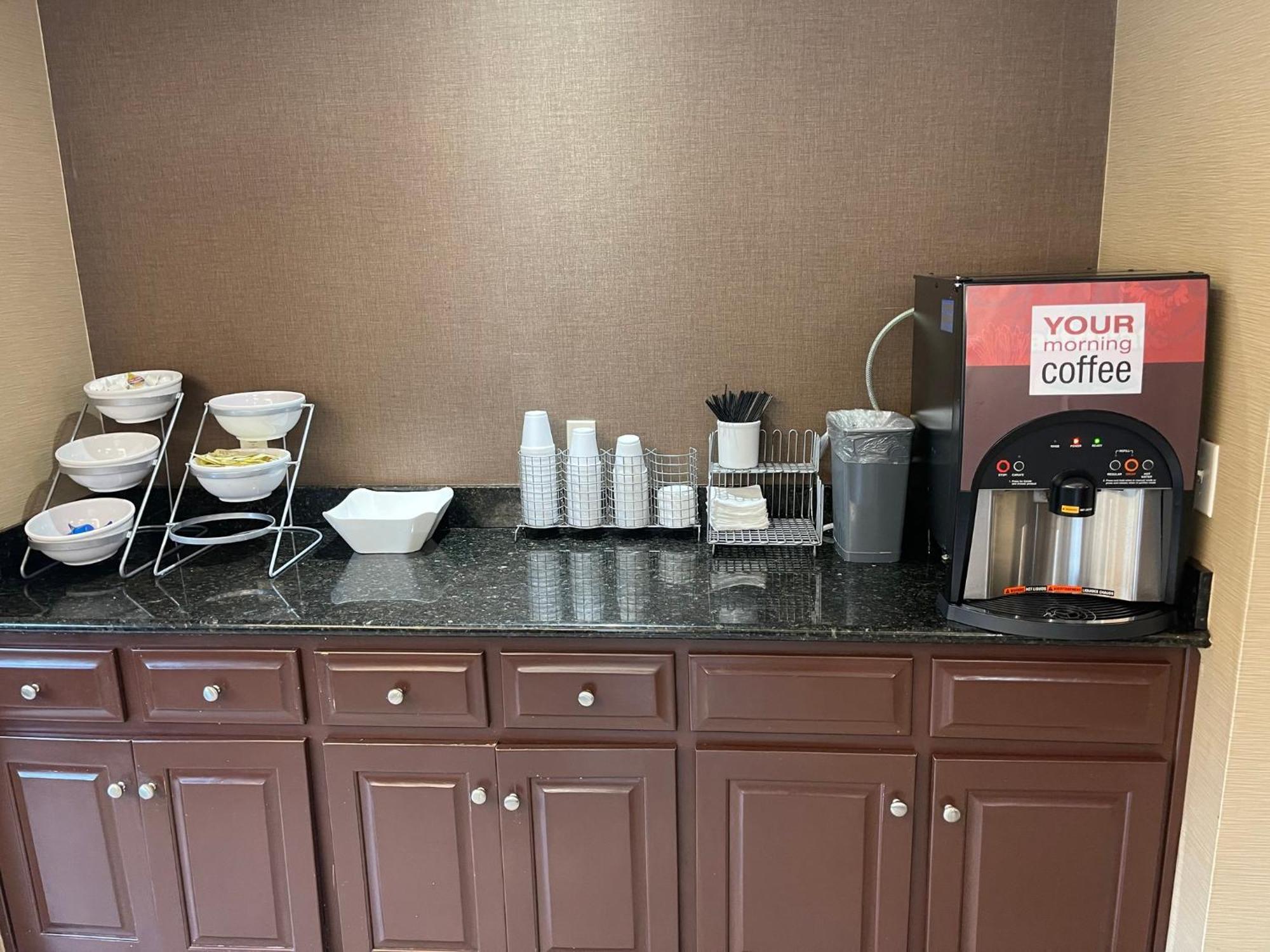 Red Roof Inn Newport News - Γιόρκταουν Εξωτερικό φωτογραφία